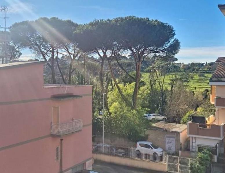 appartamento in vendita a Roma in zona Tomba di Nerone