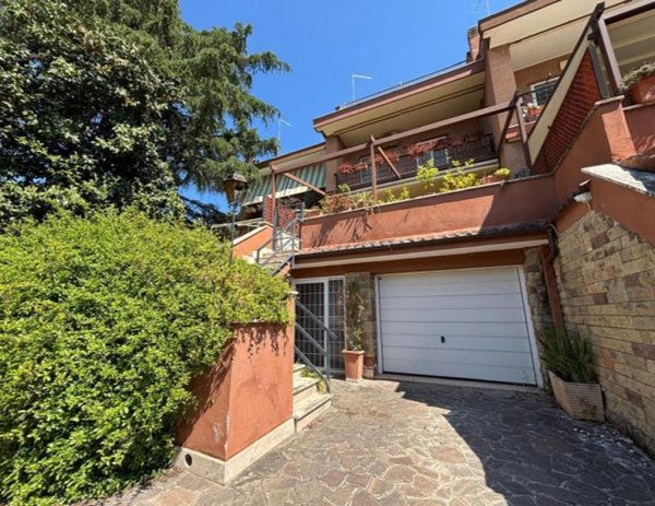 casa indipendente in vendita a Roma in zona Tre Pini - Poggio dei Fiori