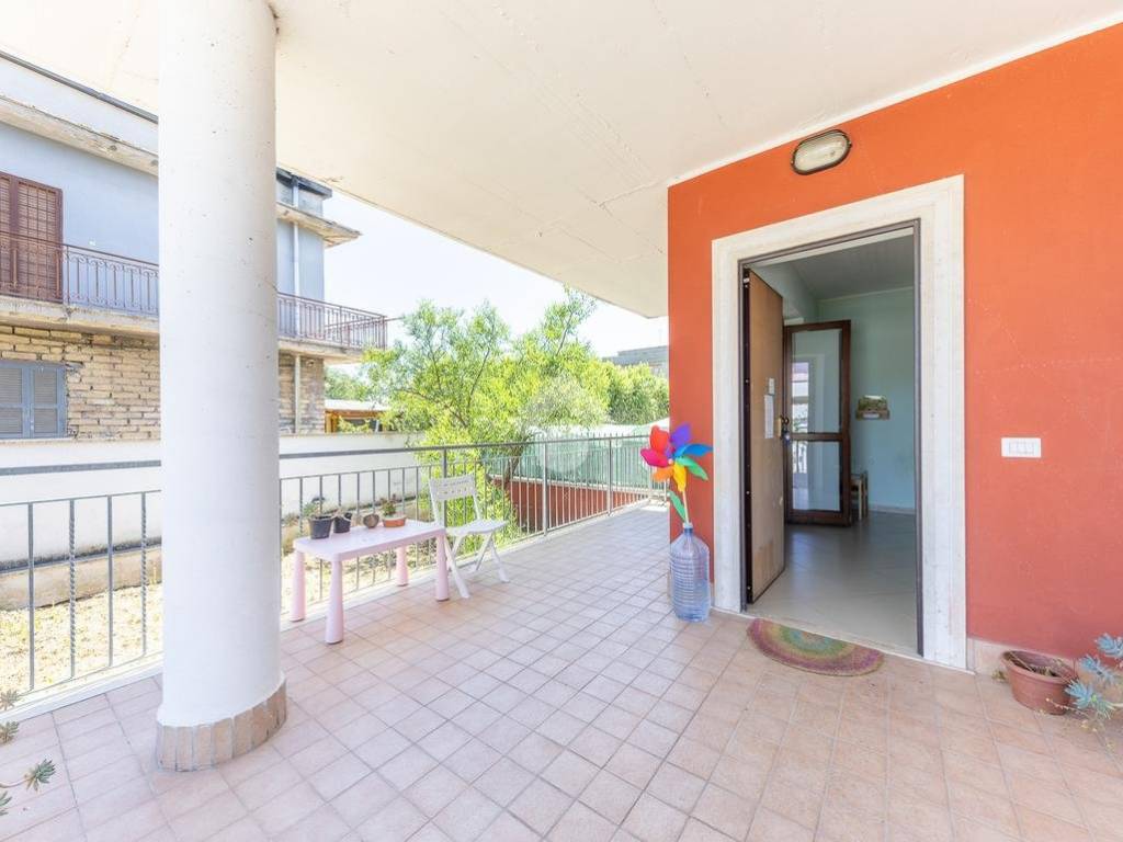 casa indipendente in vendita a Roma in zona Lago Regillo