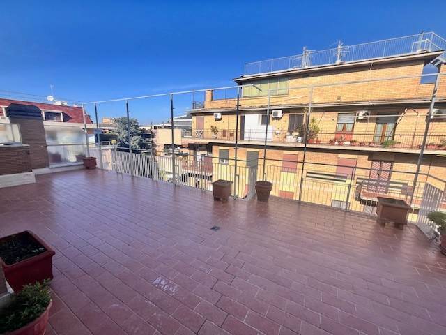 appartamento in vendita a Roma in zona Ardeatino