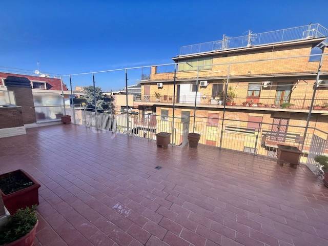 appartamento in vendita a Roma in zona Ardeatino