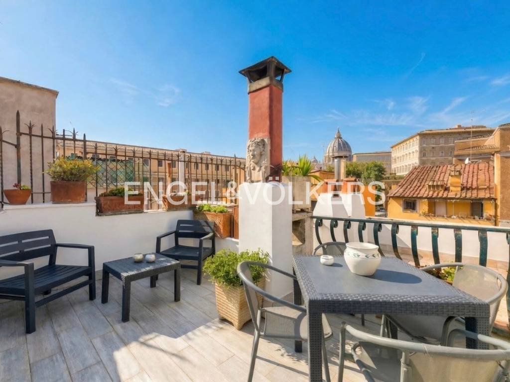 appartamento in vendita a Roma in zona Rione Borgo