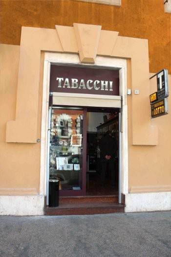 negozio in vendita a Roma in zona Ostiense