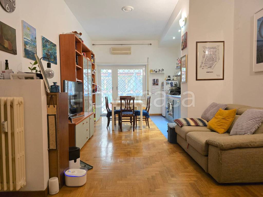 appartamento in vendita a Roma in zona Ostiense