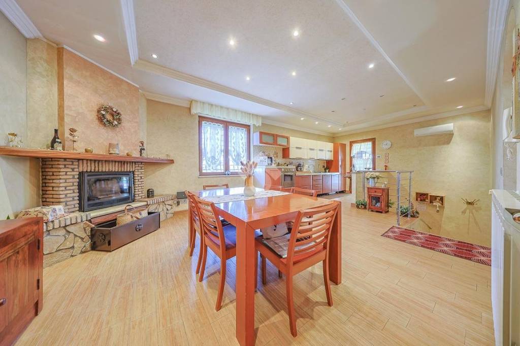 casa indipendente in vendita a Roma in zona Finocchio