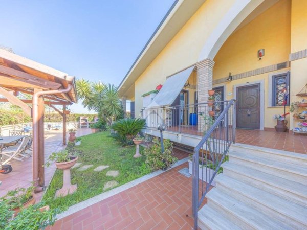 appartamento in vendita a Roma in zona Lunghezza