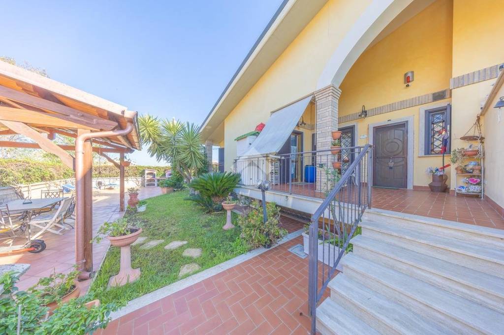 casa indipendente in vendita a Roma in zona Castelverde