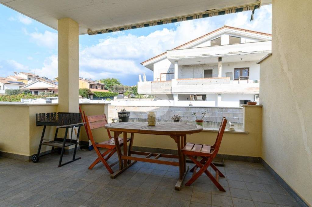 casa indipendente in vendita a Roma in zona Massimina/Casal Lumbroso