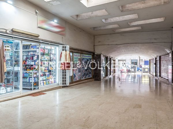 locale commerciale in vendita a Roma in zona Prenestino-Labicano