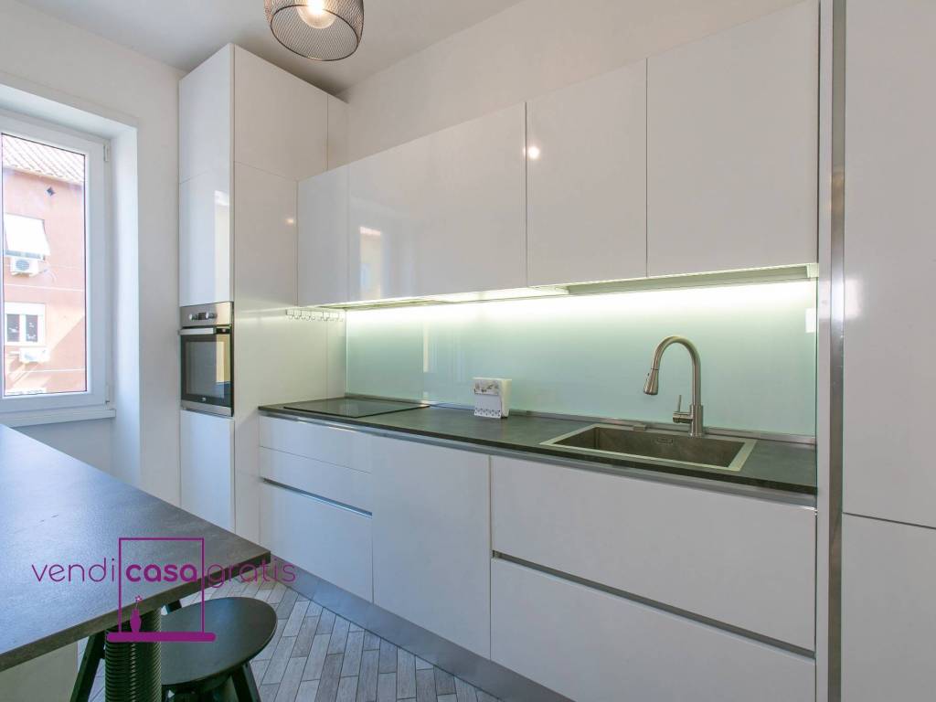 appartamento in vendita a Roma in zona Appio Claudio