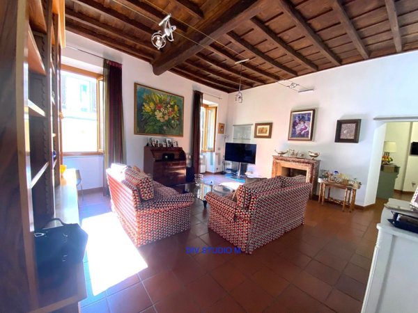 appartamento in vendita a Roma in zona Trevi-Colonna