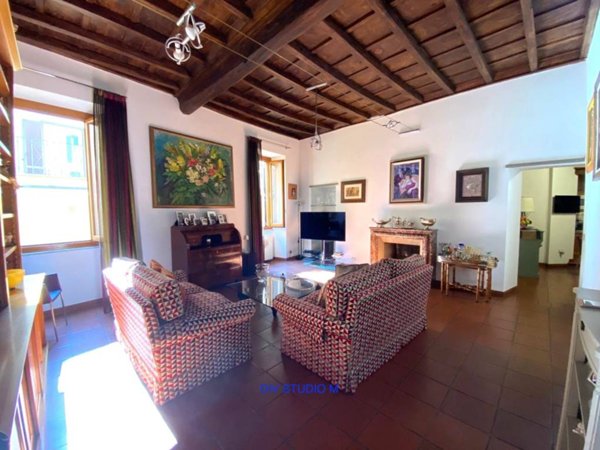 appartamento in vendita a Roma in zona Trevi-Colonna