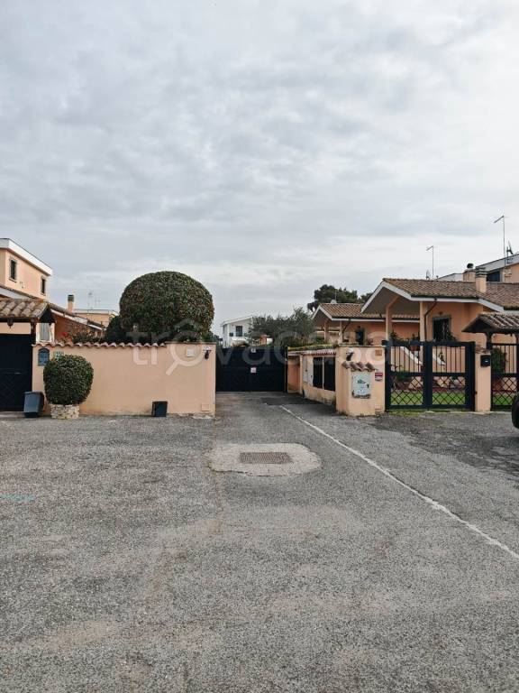 casa indipendente in vendita a Roma in zona Infernetto