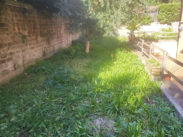 appartamento in vendita a Roma in zona Pantan Monastero