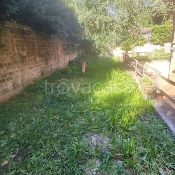 appartamento in vendita a Roma in zona Pantan Monastero