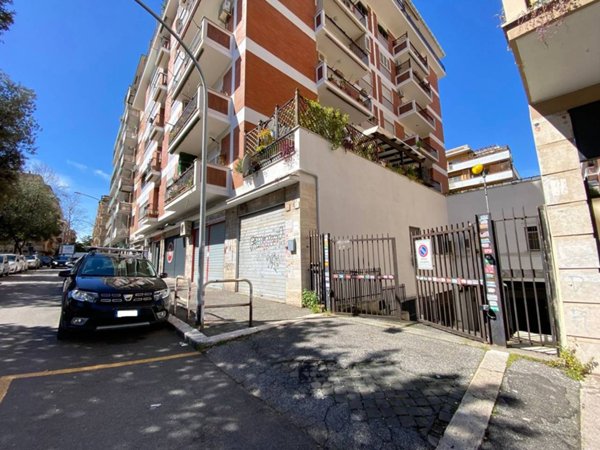 locale di sgombero in vendita a Roma in zona Appio Claudio