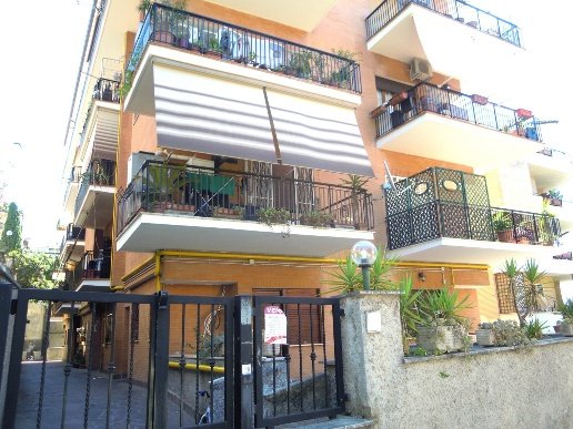 appartamento in vendita a Roma in zona Tomba di Nerone