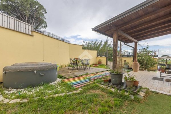 casa indipendente in vendita a Roma in zona Casal Morena
