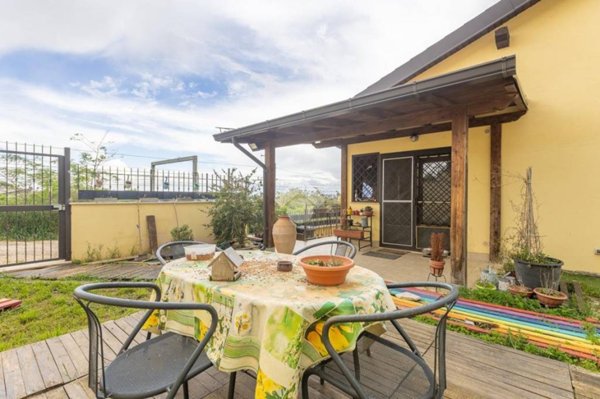 casa indipendente in vendita a Roma in zona Casal Morena