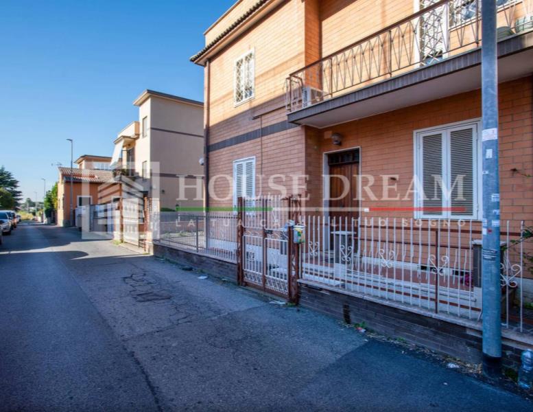 appartamento in vendita a Roma in zona Borghesiana