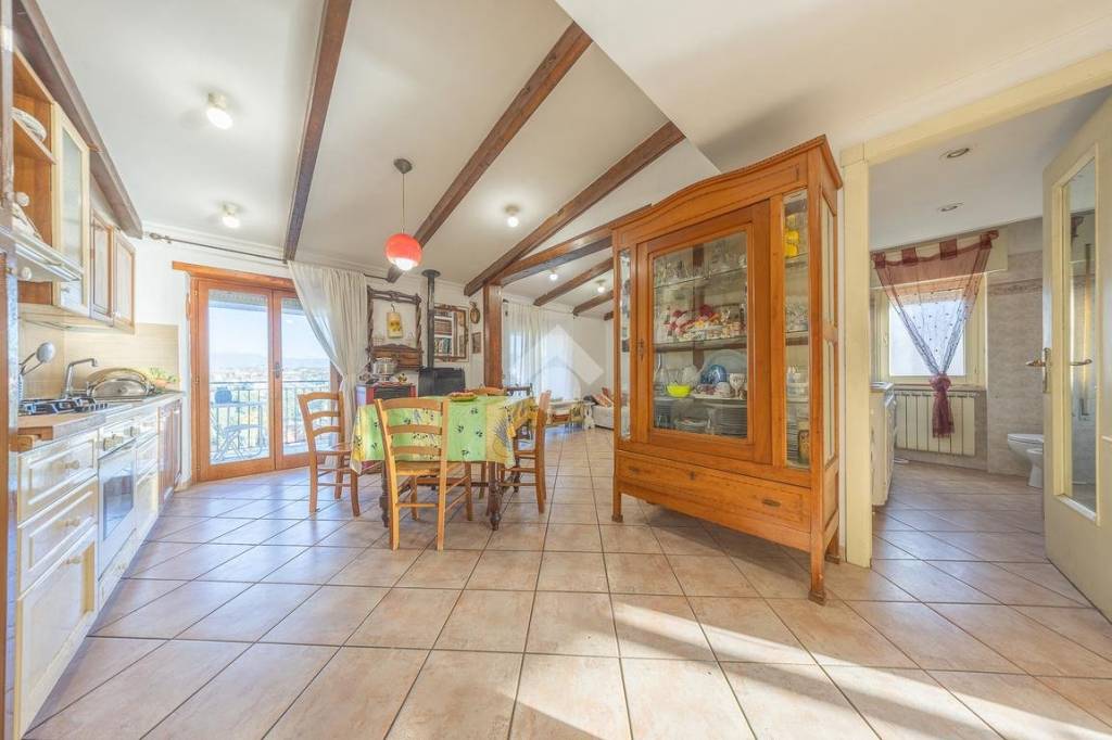 appartamento in vendita a Roma in zona Finocchio