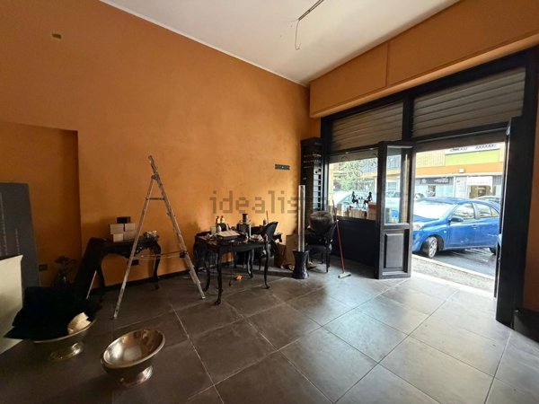 locale commerciale in vendita a Roma in zona Tor di Quinto