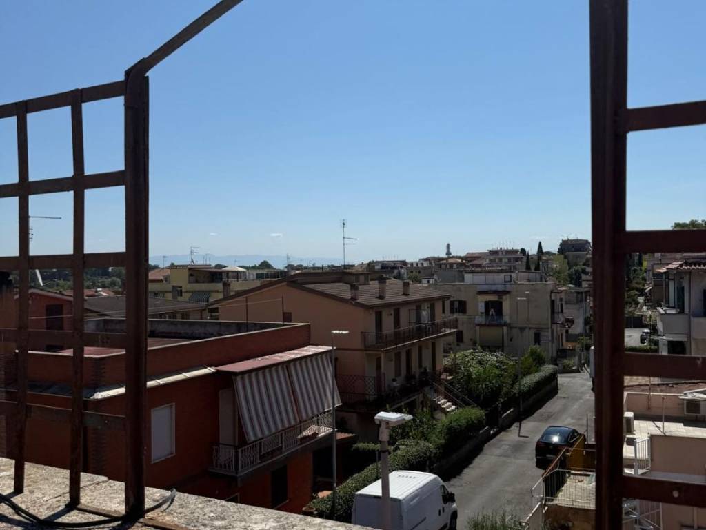 appartamento in vendita a Roma in zona Tomba di Nerone