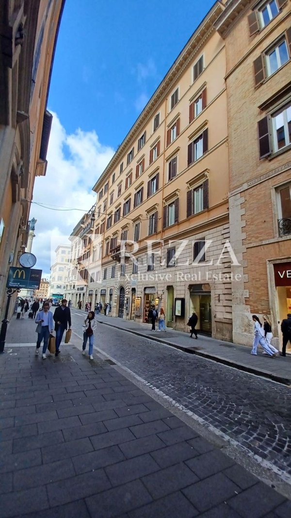 appartamento in vendita a Roma in zona Trevi-Colonna