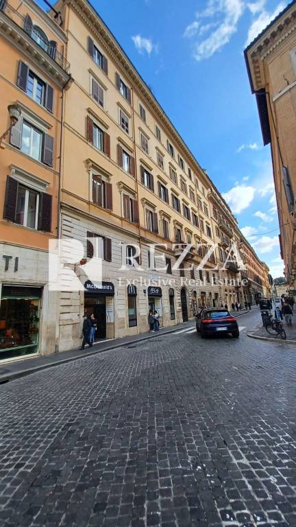 appartamento in vendita a Roma in zona Trevi-Colonna
