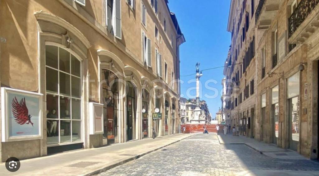 appartamento in vendita a Roma in zona Trevi-Colonna