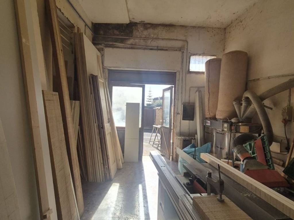 negozio in vendita a Roma in zona Acilia