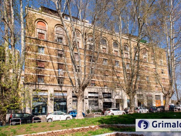 appartamento in vendita a Roma in zona Ostiense