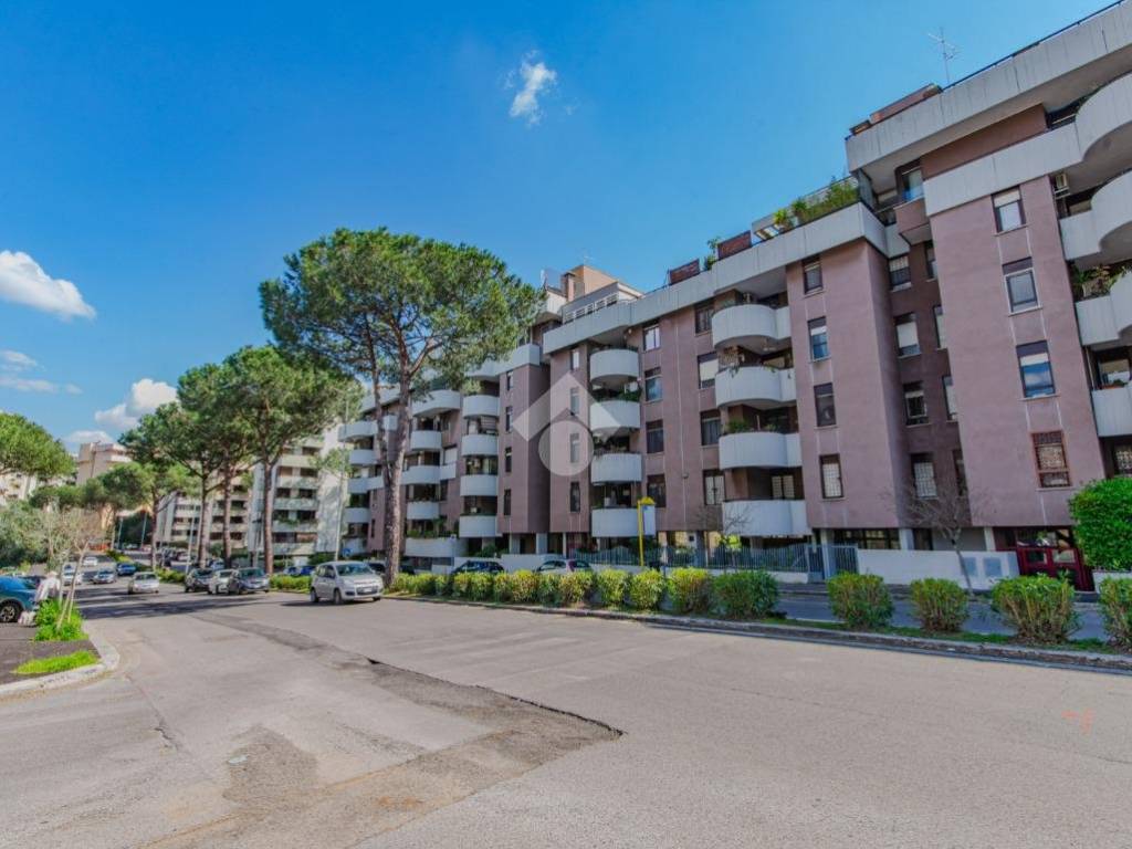 appartamento in vendita a Roma in zona EUR