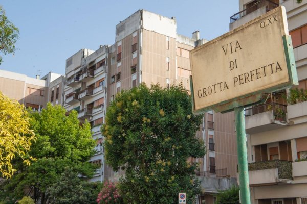 appartamento in vendita a Roma in zona Ardeatino