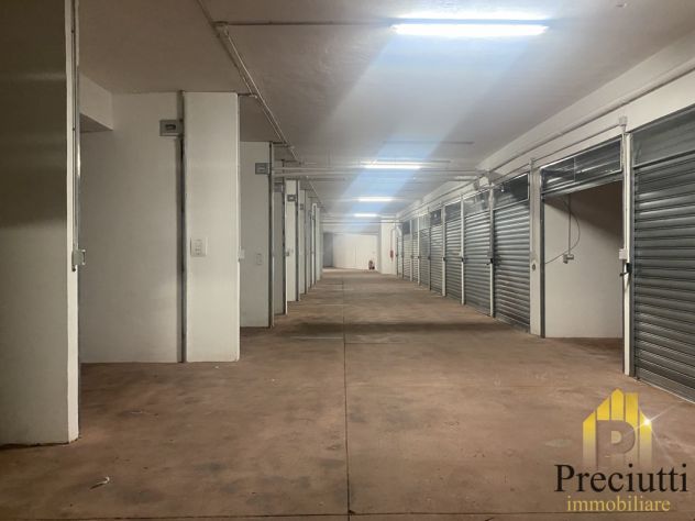 locale di sgombero in vendita a Roma in zona Torre Spaccata