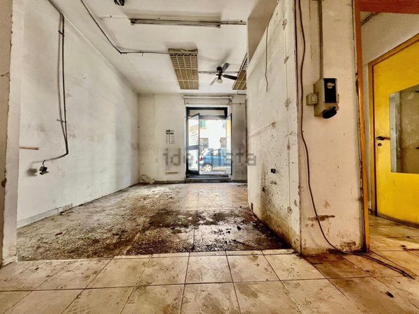 locale commerciale in vendita a Roma in zona Appio Latino