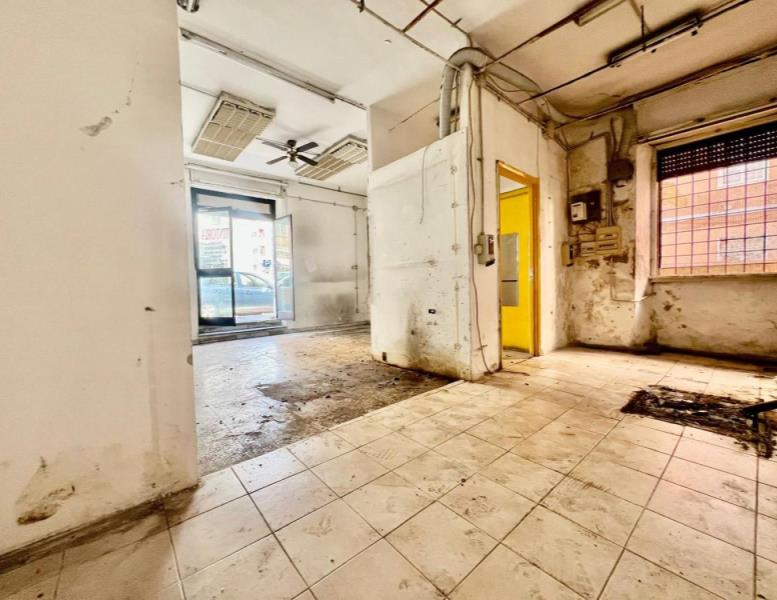 negozio in vendita a Roma in zona Appio Latino