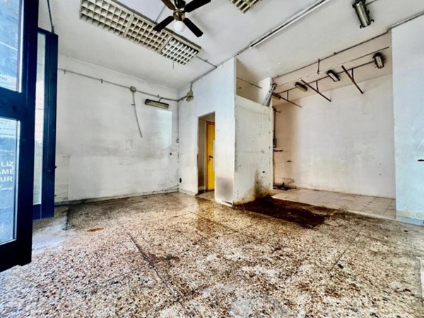 negozio in vendita a Roma in zona Appio Latino