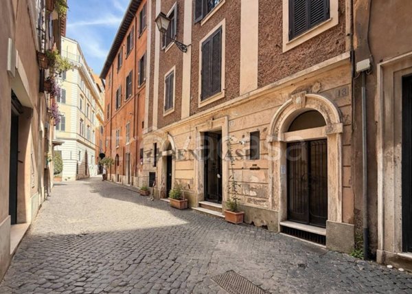 negozio in vendita a Roma in zona Rione di Ponte