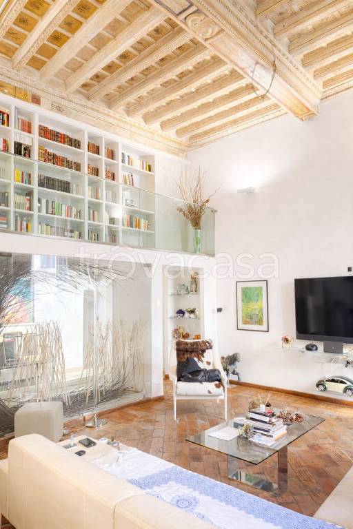 appartamento in vendita a Roma in zona Parione/Sant'Eustachio