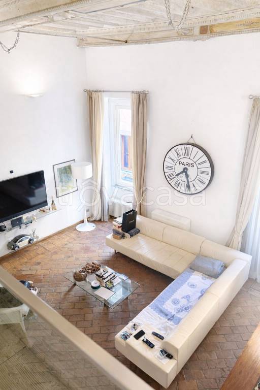 appartamento in vendita a Roma in zona Parione/Sant'Eustachio