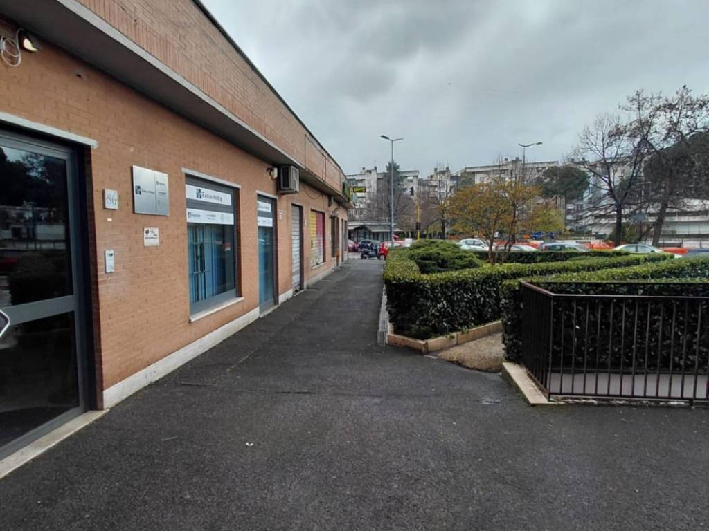 negozio in vendita a Roma in zona Prenestino-Labicano