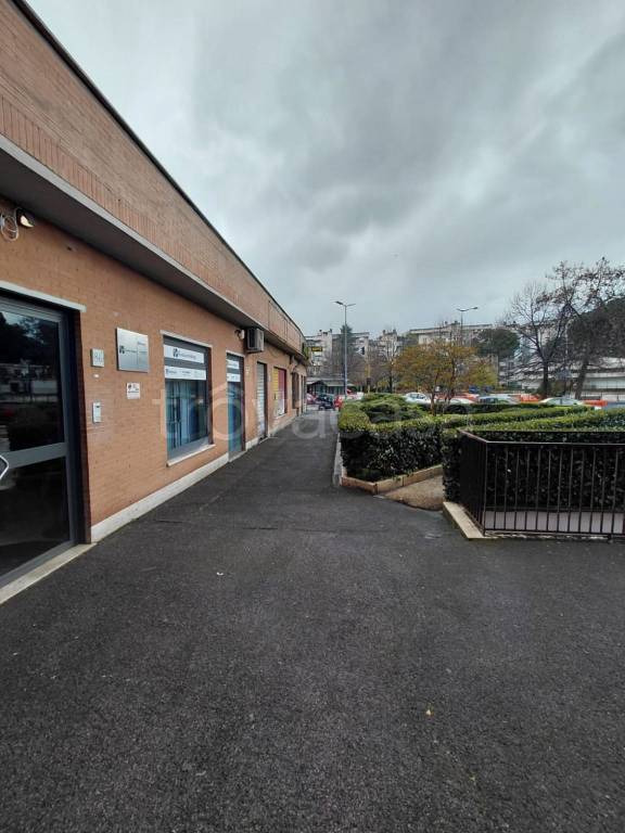 negozio in vendita a Roma in zona Prenestino-Labicano