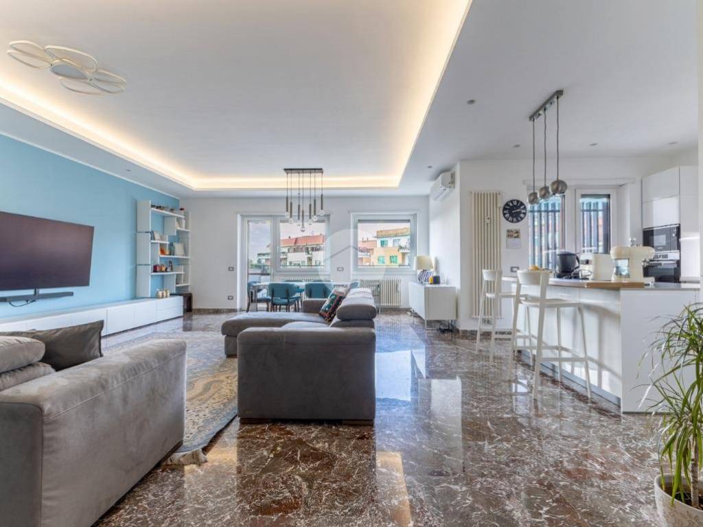 appartamento in vendita a Roma in zona Ardeatino