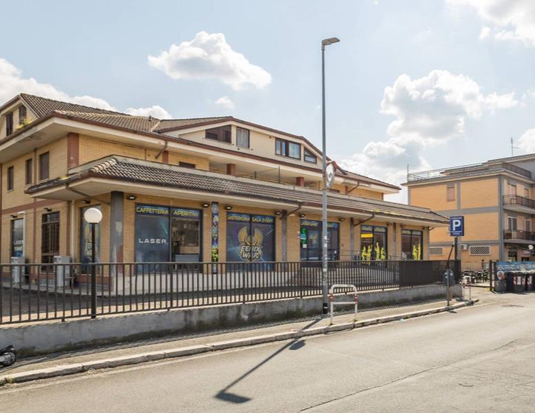 negozio in vendita a Roma in zona Borghesiana