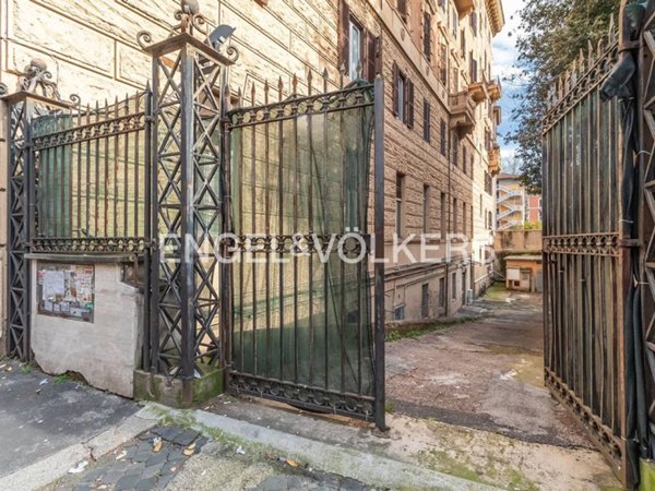 negozio in vendita a Roma in zona Della Vittoria