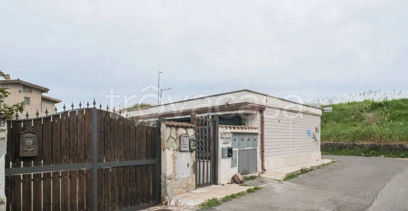 appartamento in vendita a Roma in zona Ostia