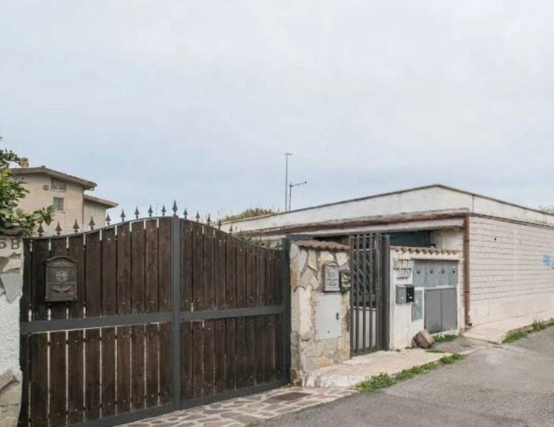 appartamento in vendita a Roma in zona Ostia