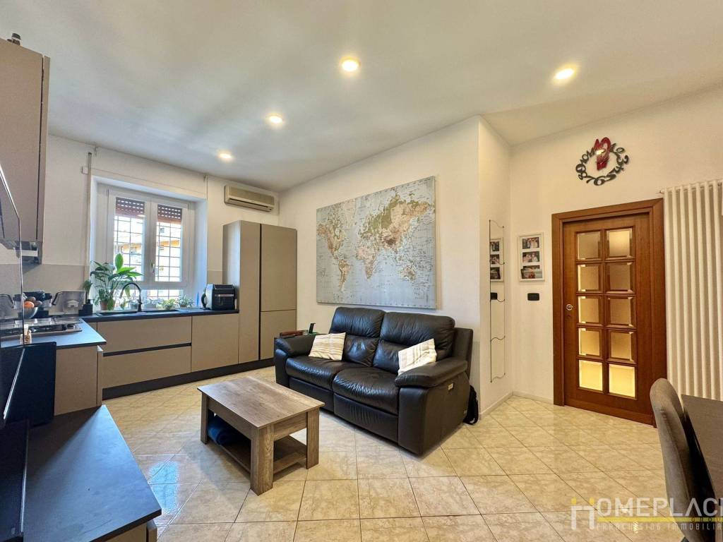 appartamento in vendita a Roma in zona Cinecittà