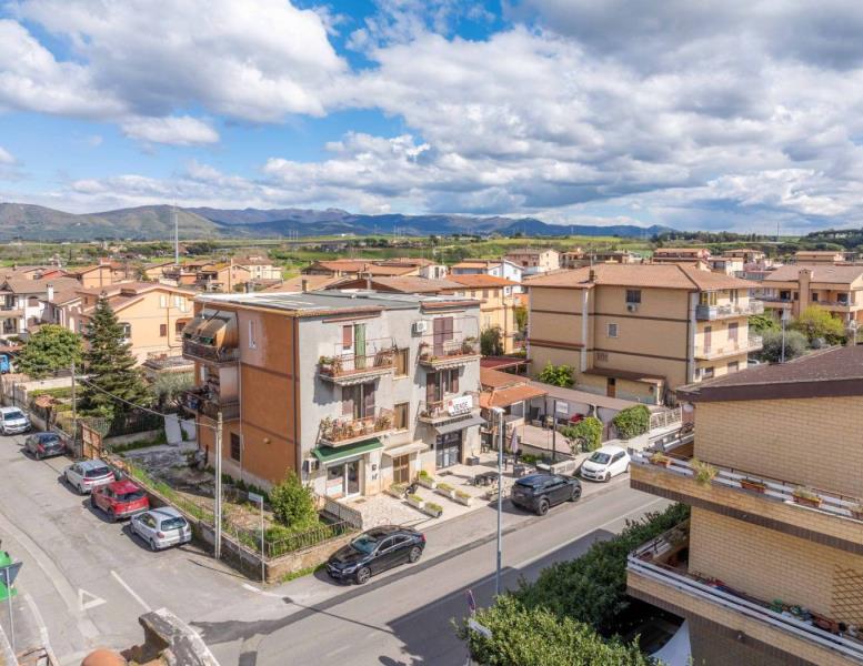 appartamento in vendita a Roma in zona Giardini di Corcolle
